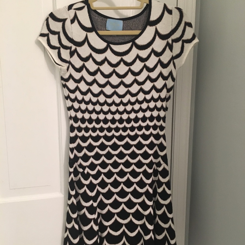Black and white patterned dress